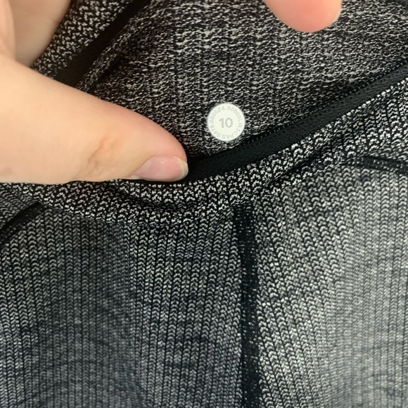 Lululemon Speed Up  Tight 28” Full On Luxtreme, Size 10 - Picture 8 of 9